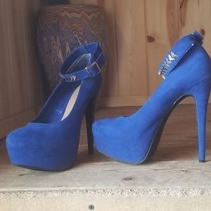 Georgeous bright blue platform heels